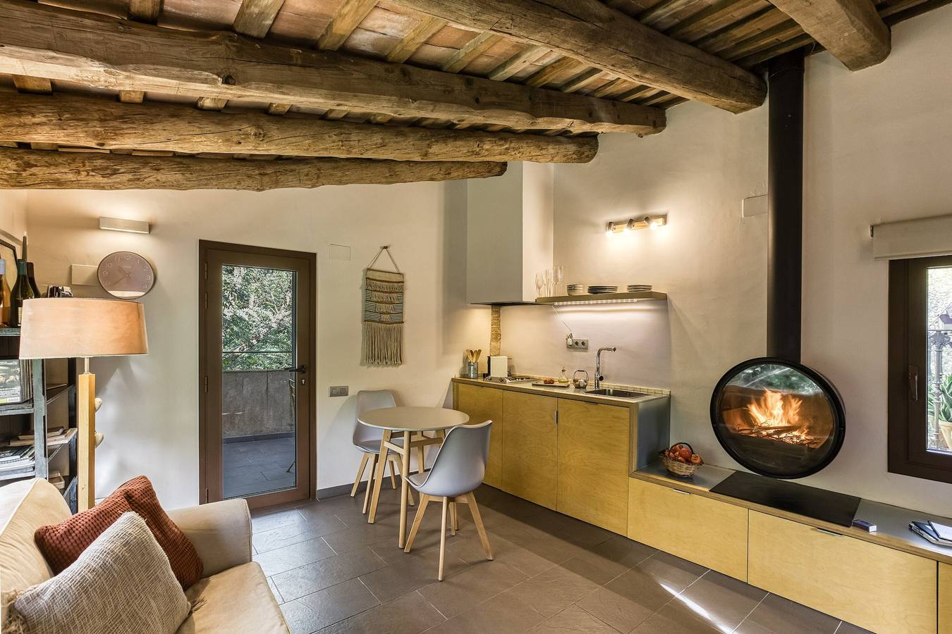 Apartamento entero, Apartamento vacacional "La Pallissa - Can Bonet" con vistas a la montaña, piscina compartida y Wi-Fi in San Martivell, Gironés