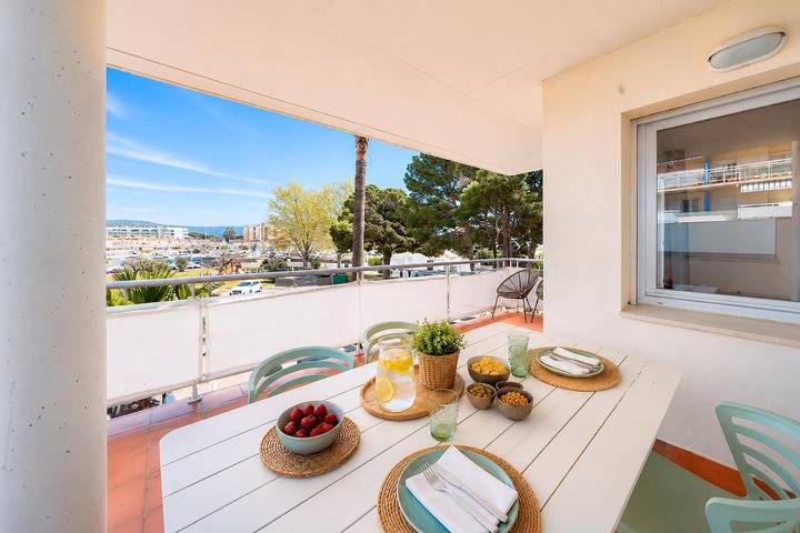 Apartamento de vacaciones para 6 personas, con vistas además de piscina y terraza - 1