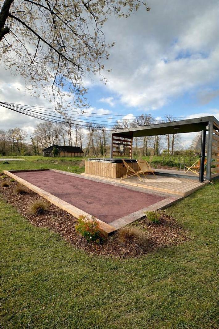 Gîte pour 12 personnes, avec Jacuzzi ainsi que Terrasse et Jardin