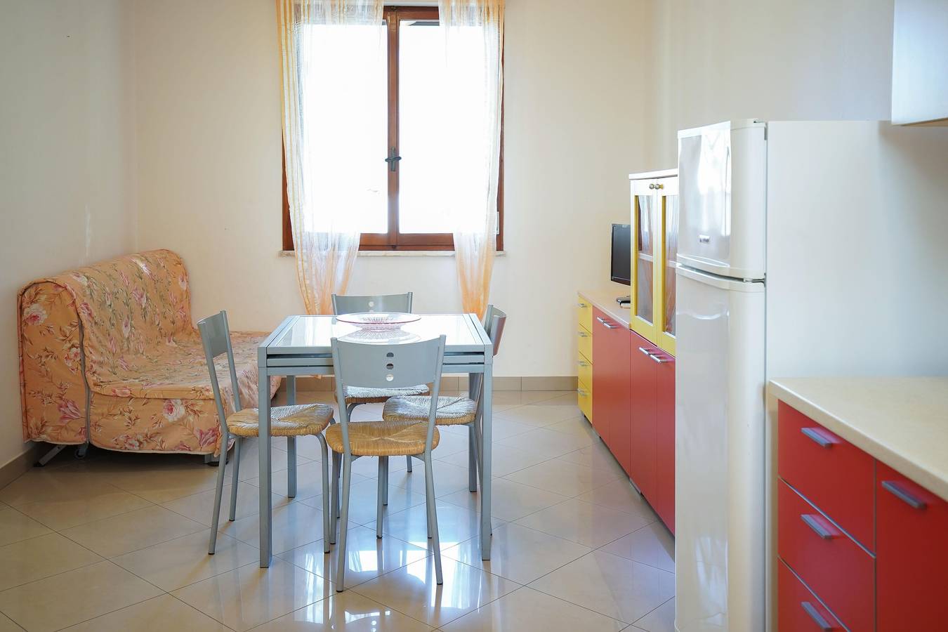 Appartamento intero, Affittasi Trilocale In Zona Centrale - A Lido Estensi - Vicino Al Mare Con Ascensore in Lido degli Estensi, Provincia di Ferrara