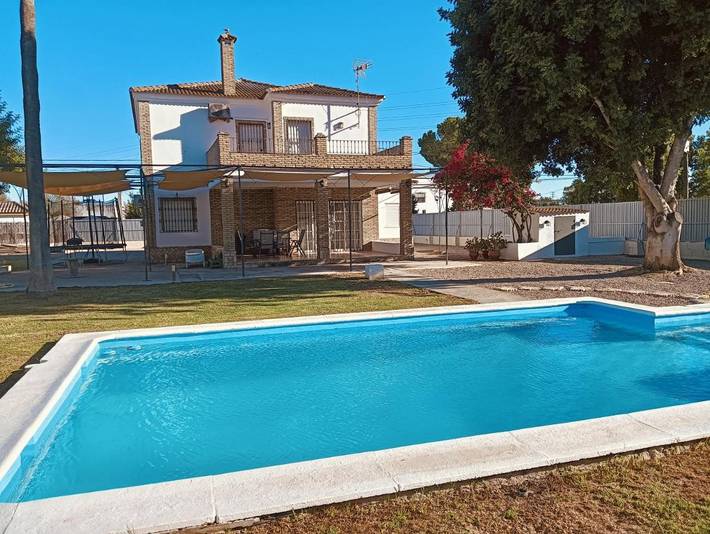 Apartamento para 6 personas, con Balcón y Terraza además de Jardín y Piscina en Utrera