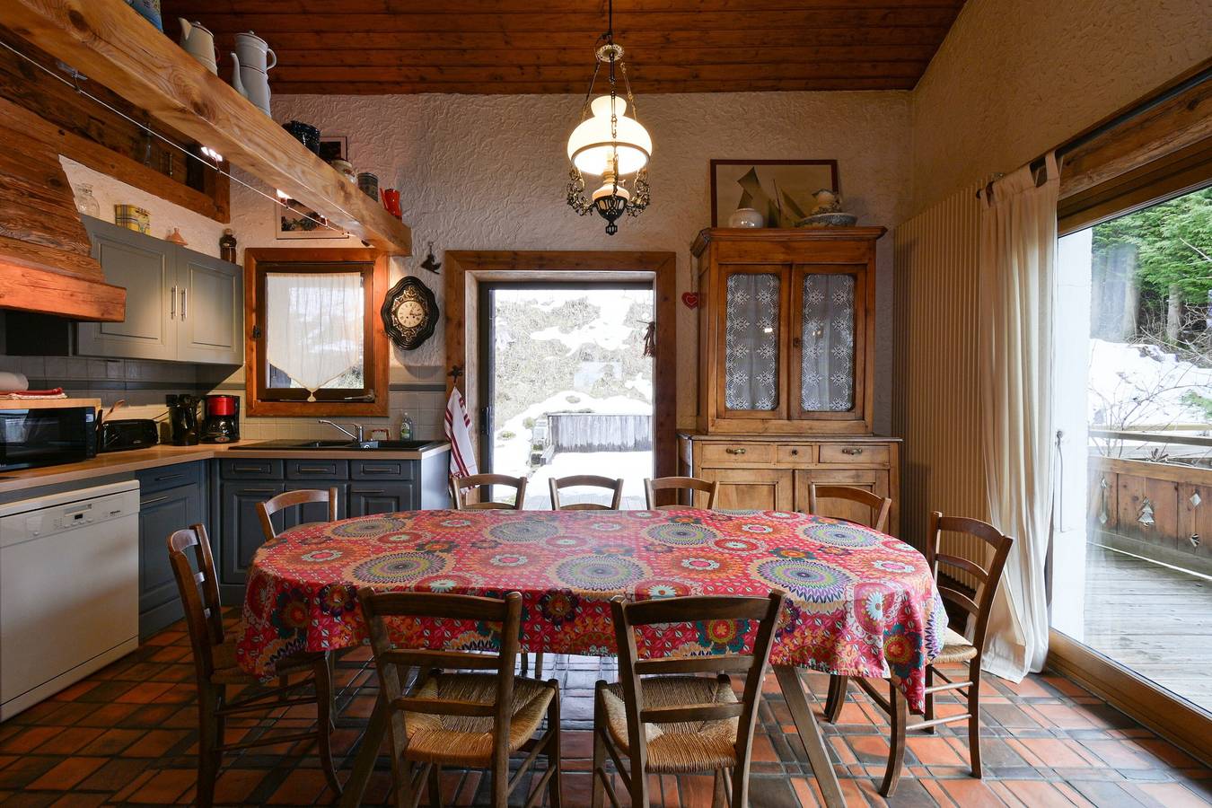 Chalet 'Montagne Proche Piste De Ski' con vistas a la montaña, terraza compartida y Wi-Fi in La Clusaz, Región de Annecy