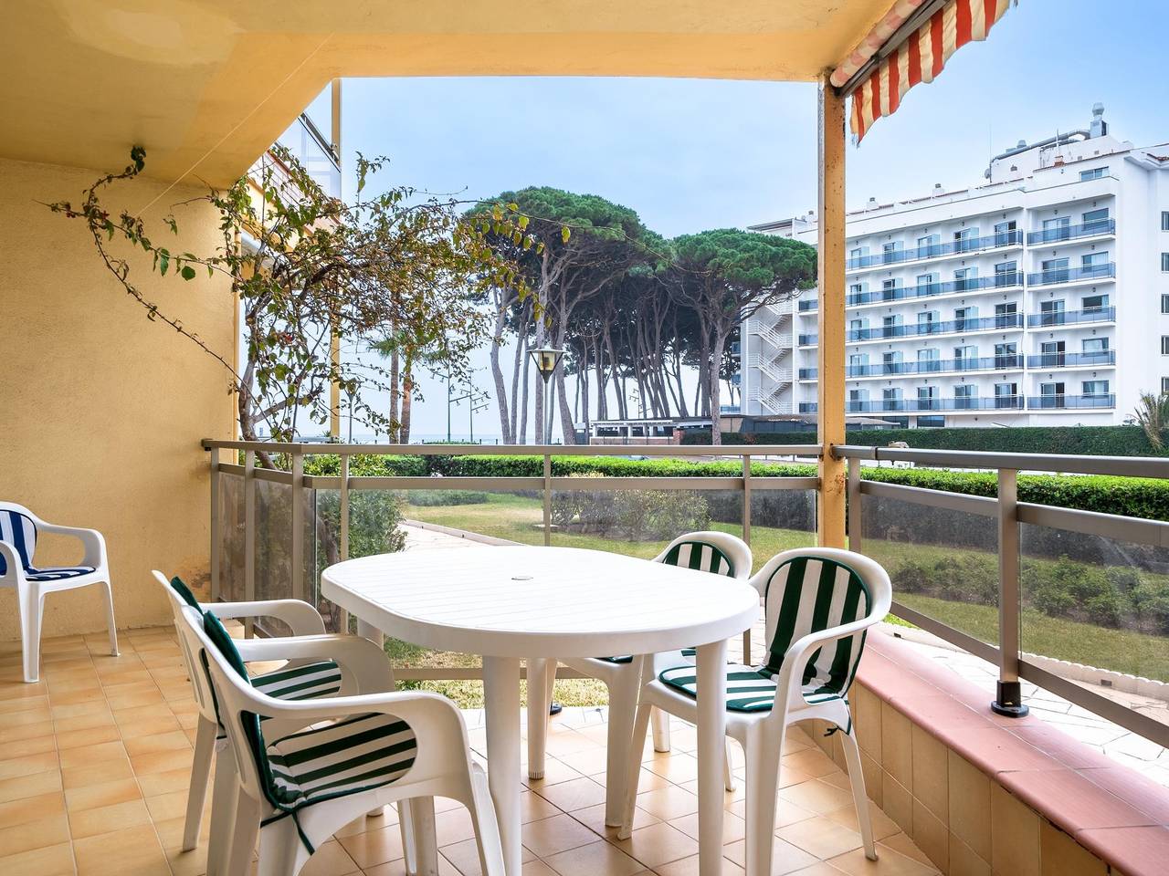 Apartamento vacacional entero, Apartamento acceso directo playa a 5km Port Aventura in Platja de la Pineda, Costa Dorada