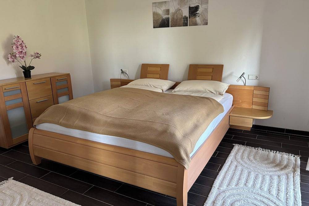 Ganze Wohnung, Gemütliche Ferienwohnung mit Sonnenterrasse in Schlitz, Rhön-Hessen