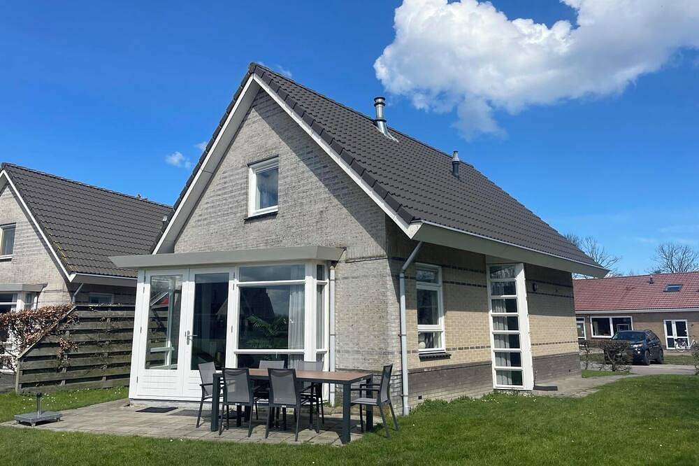 Bungalow voorzien van sauna en 3 slaapkamers in Medemblik, IJsselmeer