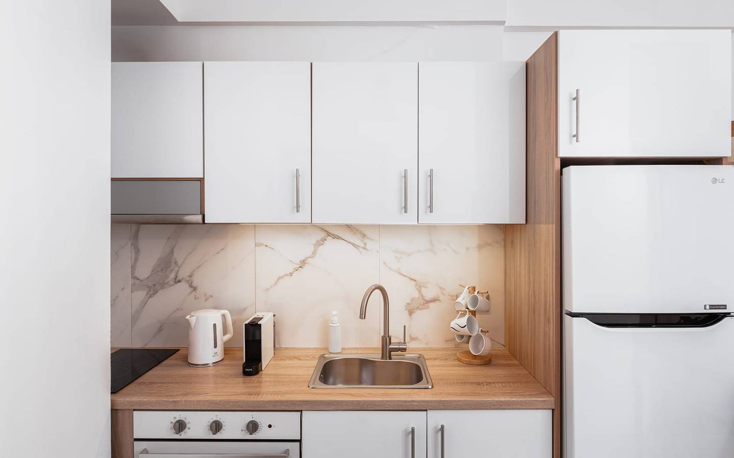 Incredible Athens Apartment | 1 Bedroom | Apartment Bach | Nestled in the Heart of Athens | Furnished  Balcony | Athina | Acropolis in Sezione centrale di Atene, Atene