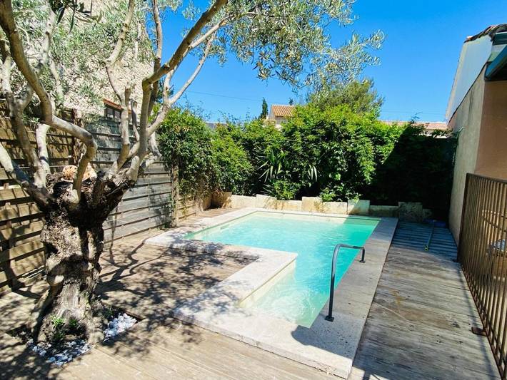 Location de vacances pour 4 personnes, avec jardin ainsi que vue et piscine à Beaucaire - 4