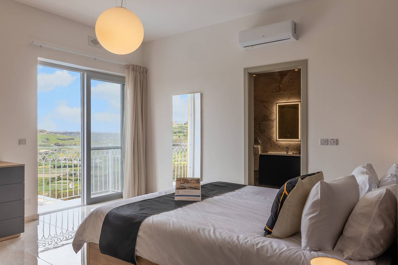 Magnifica Gozitan Villa Pool And Jacuzzi in Xaghra, Gozo