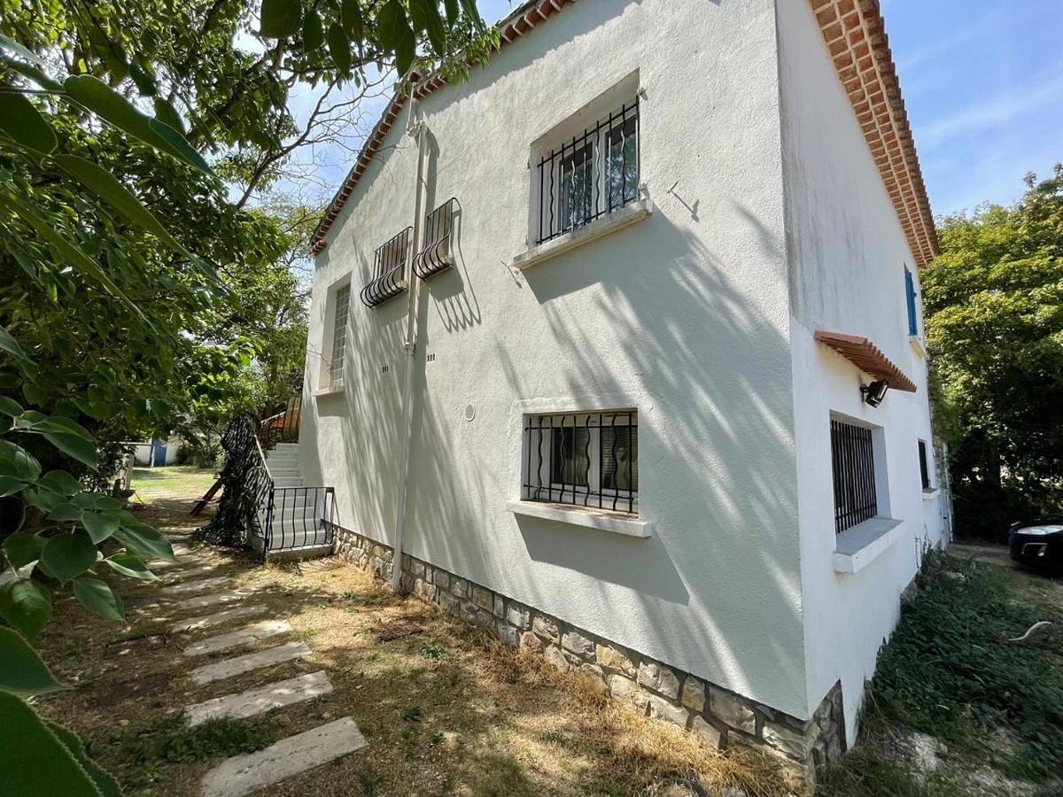 Maison blanche in Signes, Côte méditerranéenne (France)