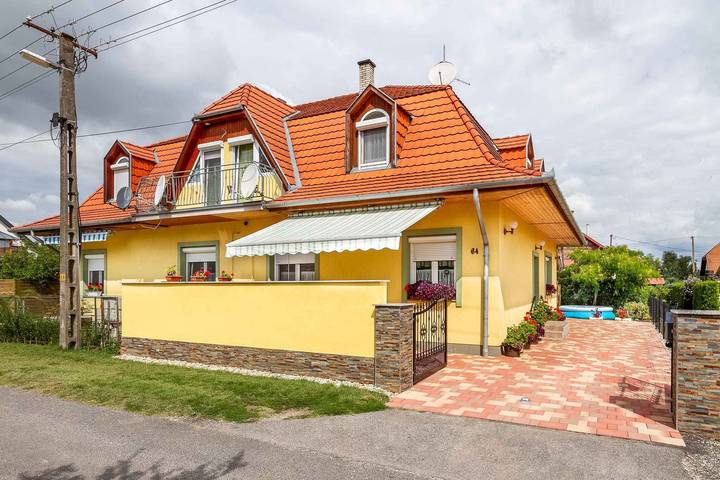 Ferienhaus für 8 Personen, mit Garten in Balatonmariafürdö
