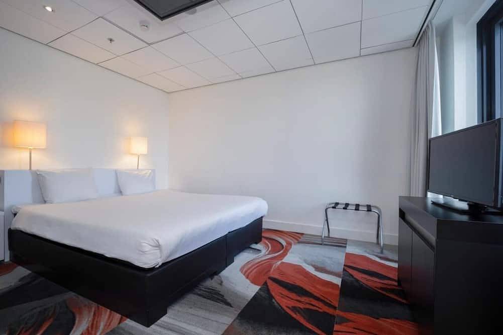 Relaxing Suite with Pool Near Art Cafés and Walkable Leiden in Leiden, Niederländische Nordsee