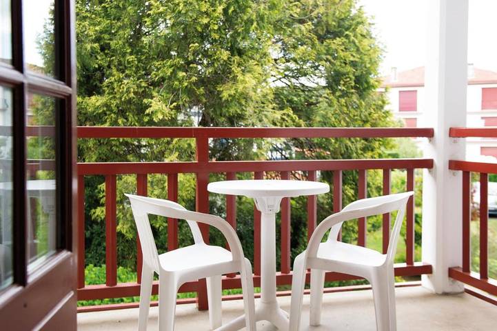 Hôtel pour 2 personnes, avec bassin pour enfant et vue ainsi que jardin et piscine dans Grande Plage (Hendaye) - 2