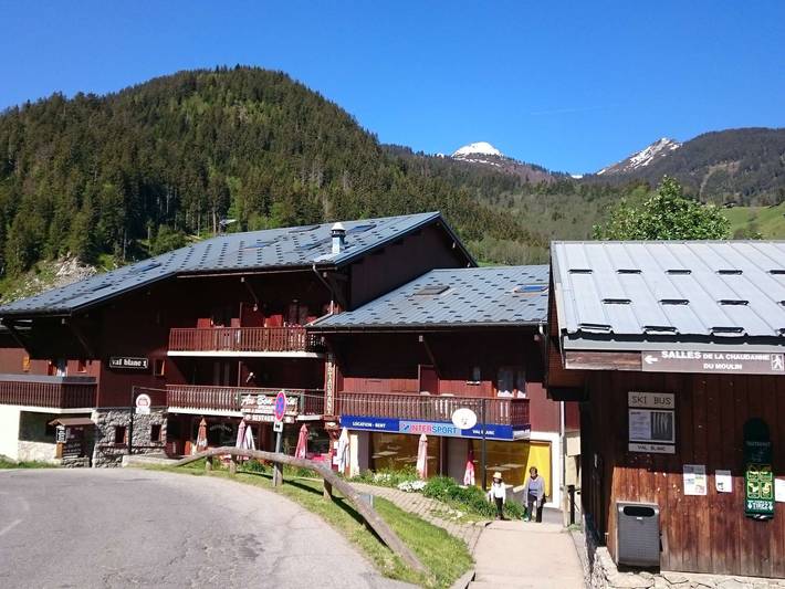 Apartamento entero, Apartamento acogedor para 2-4 personas, cerca de las pistas y del centro del pueblo in Arêches, Beaufort (Rhône-Alpes)