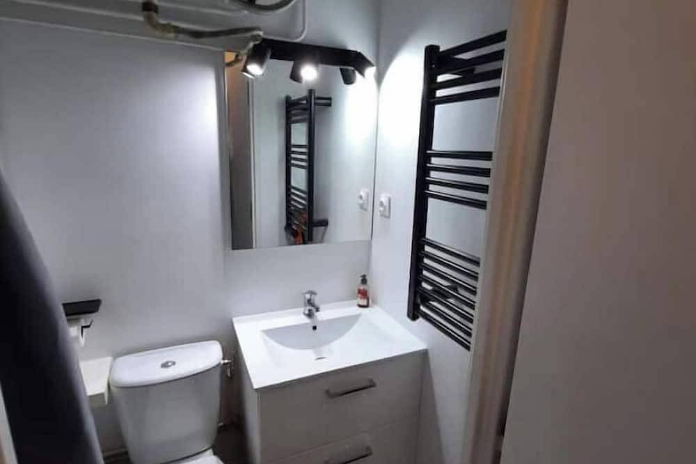 Entire apartment, Studio near beach with parking in La Ciotat, Marseille region