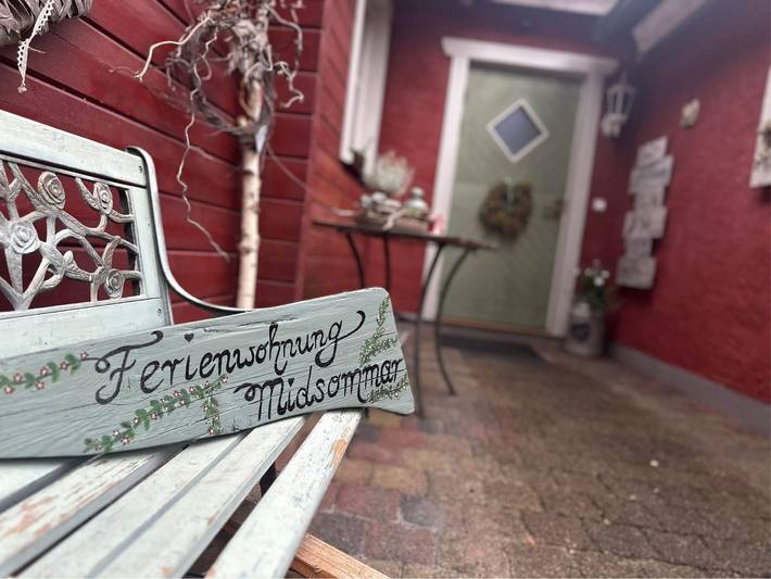 Ganze Ferienwohnung, Ferienwohnung Midsommar - Wohnung in ruhiger Lage mit Balkon in Hohenberg an der Eger, Landkreis Wunsiedel im Fichtelgebirge