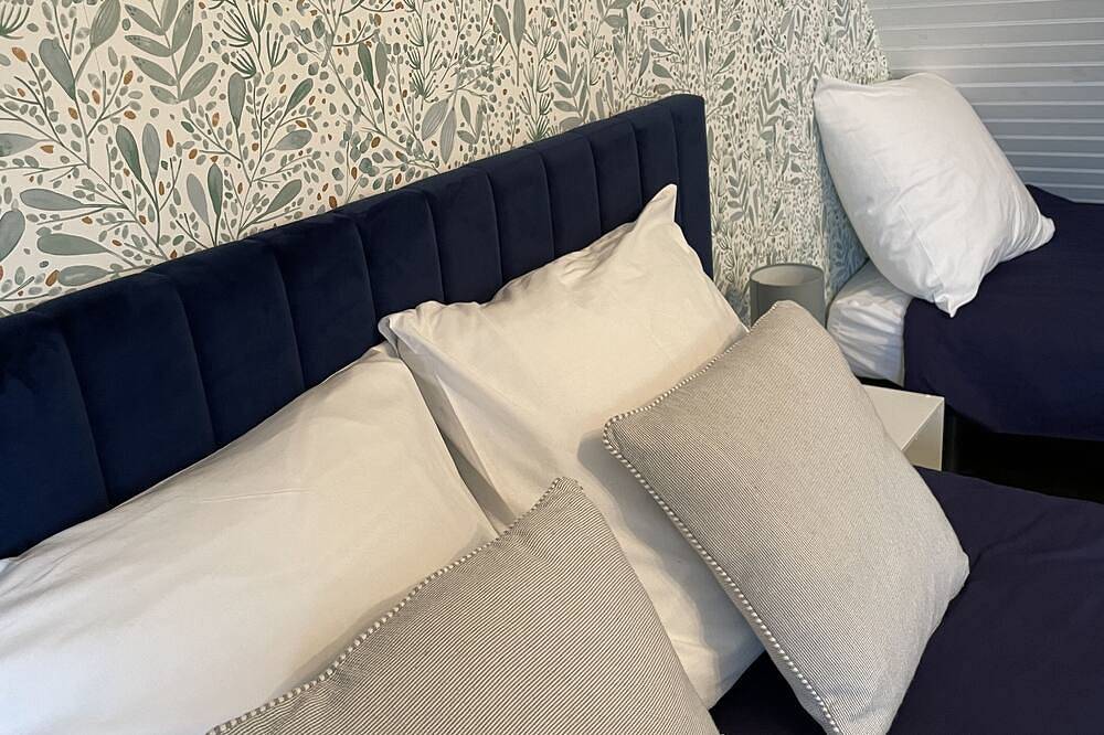 Stone farmhouse for 6 people with heated swimming pool in Trélévern, Rosa Granitküste