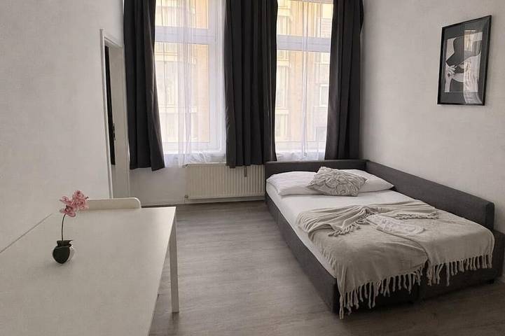 Ganze Wohnung, Direkt am Rhein - Zentral, Ruhig & Hell. in Köln, Rheinland