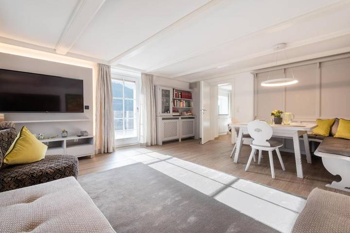 Ferienwohnung für 7 Personen, mit Terrasse und Ausblick in Reutte