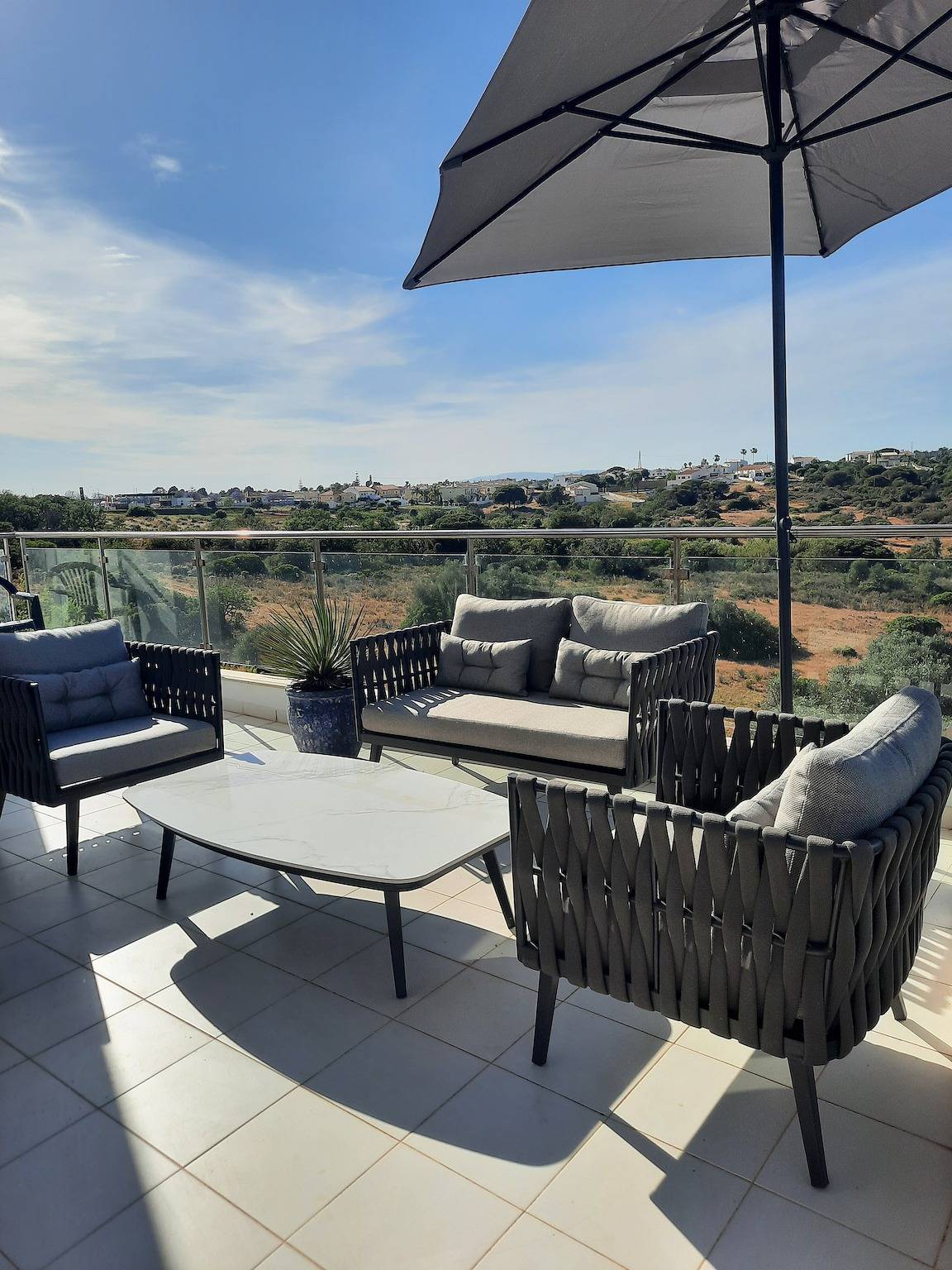 Appartement entier, Appartement 'Monte Da Eira - Sunset' avec piscine partagée, Wi-Fi et climatisation in Albufeira, District de Faro