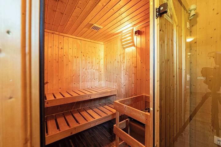 Chalet für 12 Personen, mit Garten und Balkon - 1