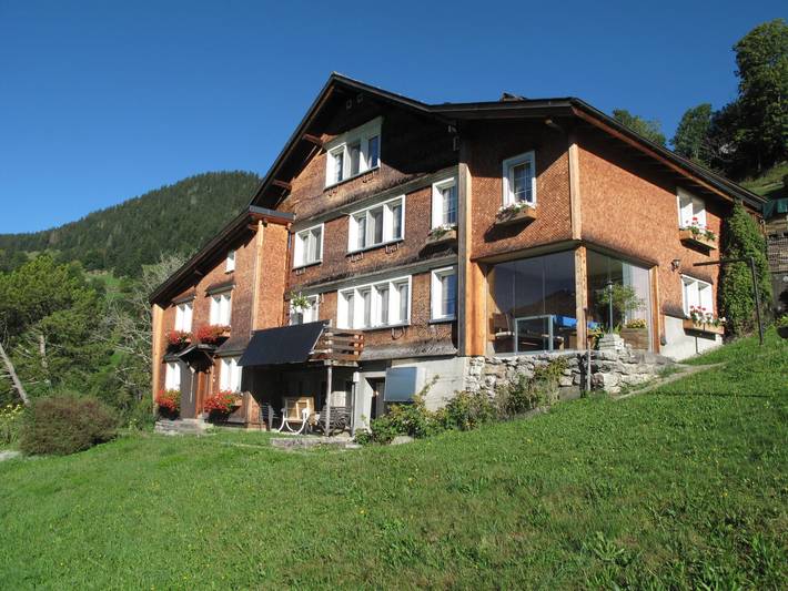 Ferienwohnung für 6 Personen, mit Terrasse und Garten sowie Ausblick in Wildhaus-Alt St. Johann