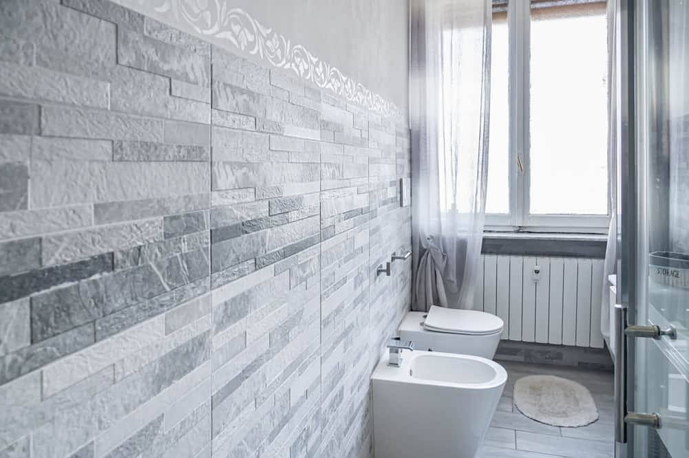 Ganze Wohnung, Comfortable mini-apartment of about 35 m2, located on the mezzanine floor of a building Without a lift. The accommodation is located in the Pista district, a very quiet residential area, served by all the main services: bar, pharmacy, restaurant and supe in Alessandria, Alessandria (Gemeinde)