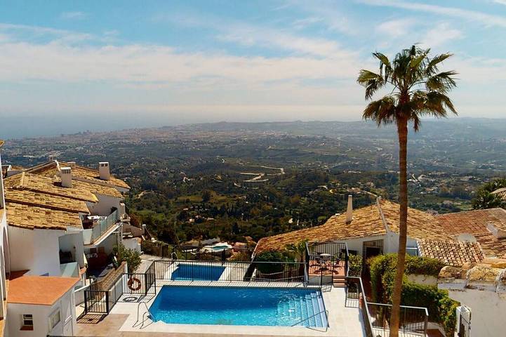 Apartment for 6 people, with garden and pool as well as terrace in Mijas Pueblo