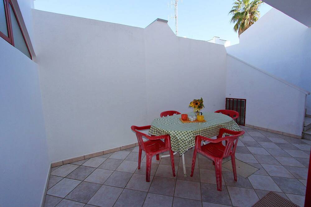 Detached villa with sea view a few meters from the beach in Marina di Pescoluse, Pescoluse