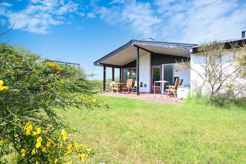 Älteres Ferienhaus mit überdachter Südterrasse, Sauna und Kaminofen in Ulfborg, Nissum Fjord