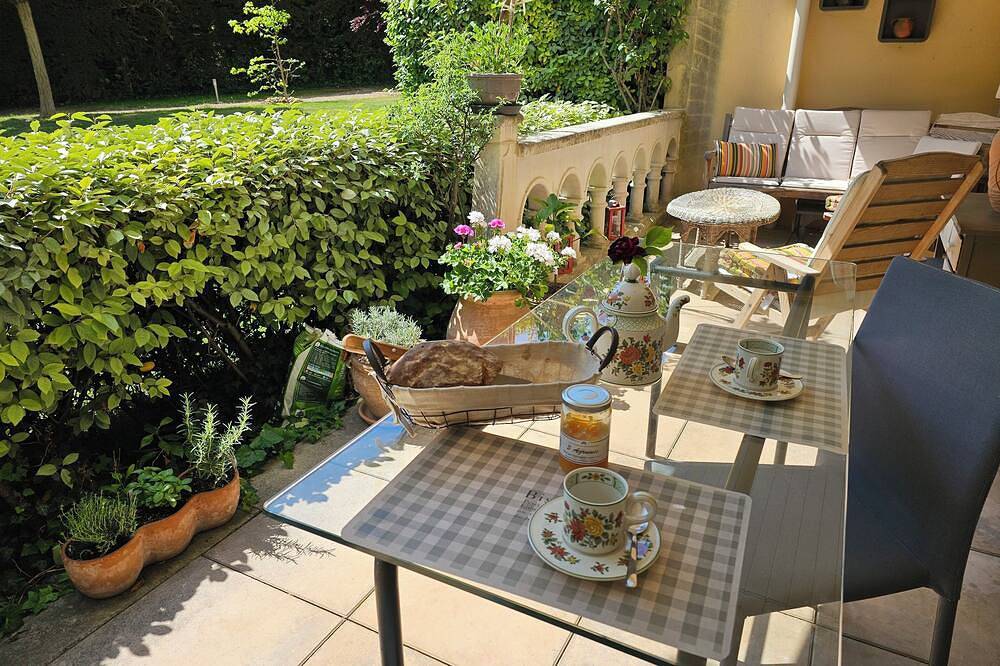 Appartamento intero, Aix center, nice apartmentt2 1 bedroom, terrace overlooking garden Air conditioned parking in Aix-en-Provence, Aix-en-Provence e dintorni