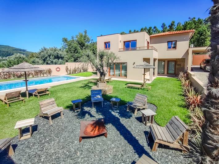 Casa de férias para 19 pessoas, com jardim e varanda em Barcelos