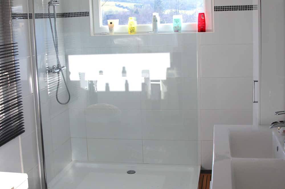 Gite situé en campagne à proximité du lac et de la forêt de Sillé le guillaume in Mont-Saint-Jean, Parc naturel régional Normandie-Maine