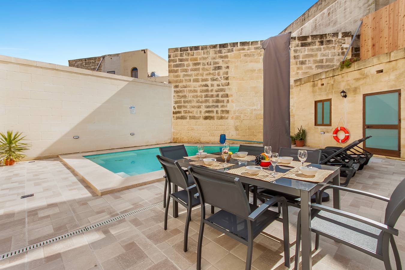 Nadurin, Gozitan villa 7 Bedr. & 2 Pools in Nadur, Gozo