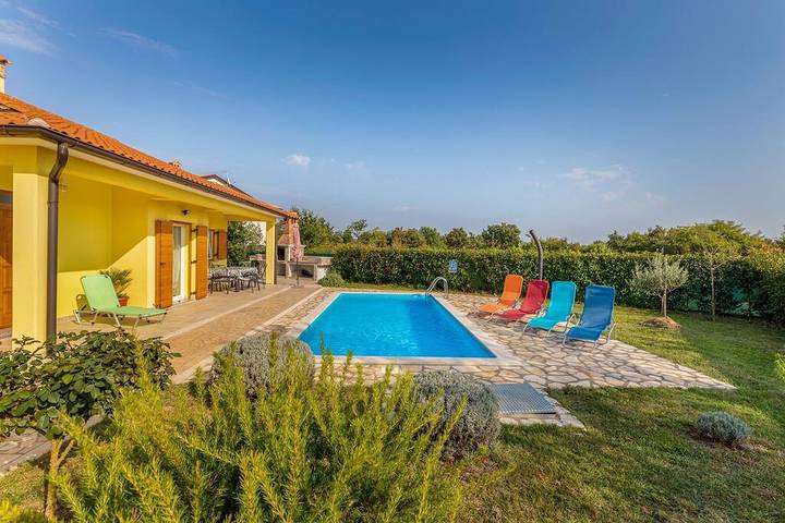 Location de vacances pour 6 personnes, avec jardin et piscine, adapté aux familles à Bale (Croatie) - 2