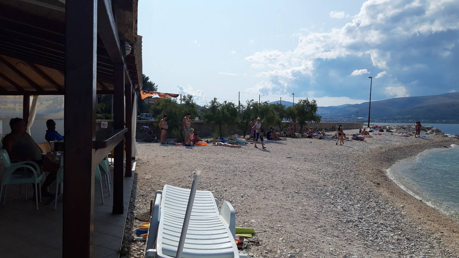 Geheel vakantieappartement, A 4 apt with patio & sea view, close to the beach in Arbanija, Čiovo