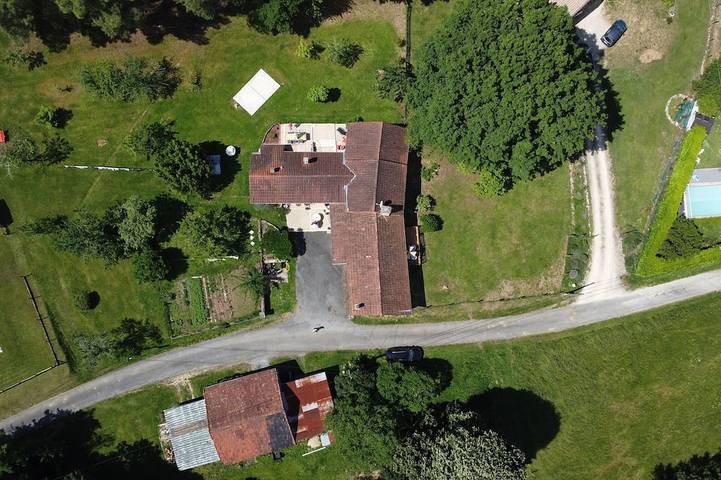 Gîte pour 3 personnes, avec terrasse et jardin, animaux acceptés à Coursac