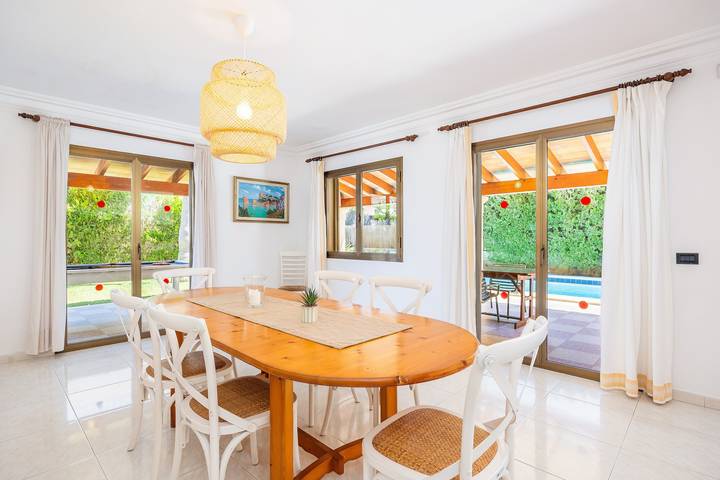 Holiday Home 'Llenaire Gran Beach House' with Mountain View, Wi-Fi and Air Conditioning in Port de Pollença, Pollença
