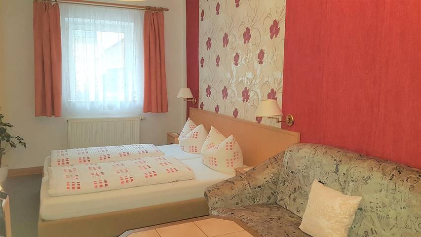 Ganze Ferienwohnung, Doppelzimmer, Dusche, Wc in Zschopau, Erzgebirge