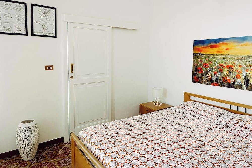 Ganze Wohnung, Apartment with large outdoor terrace in the heart of Salento in Sogliano Cavour, Lecce Provinz