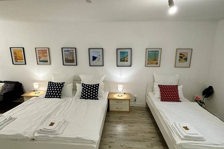 Ganze Wohnung, Ruhiges & gemütliches Doppelzimmer + Einzelbett in Top Lage in Langenfeld (Rheinland), Kreis Mettmann