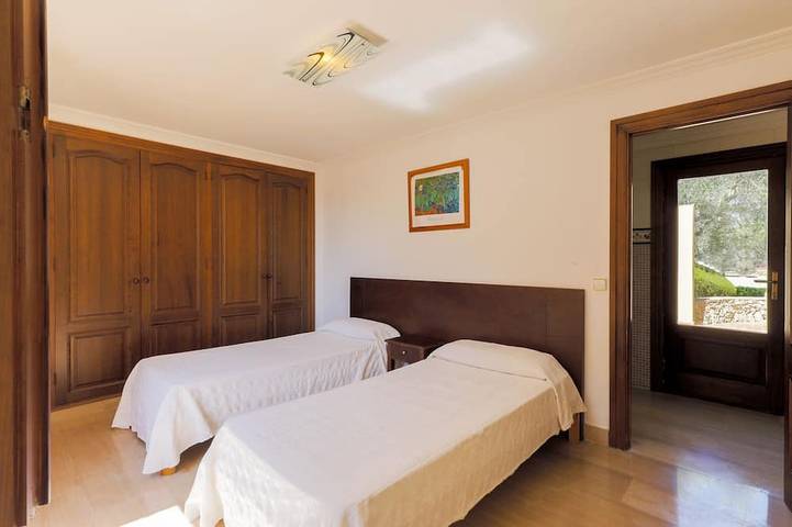 Casa con fantástica piscina y tobogán, pista de tenis, aire acondicionado, wifi. in Felanitx, Costa de Mallorca