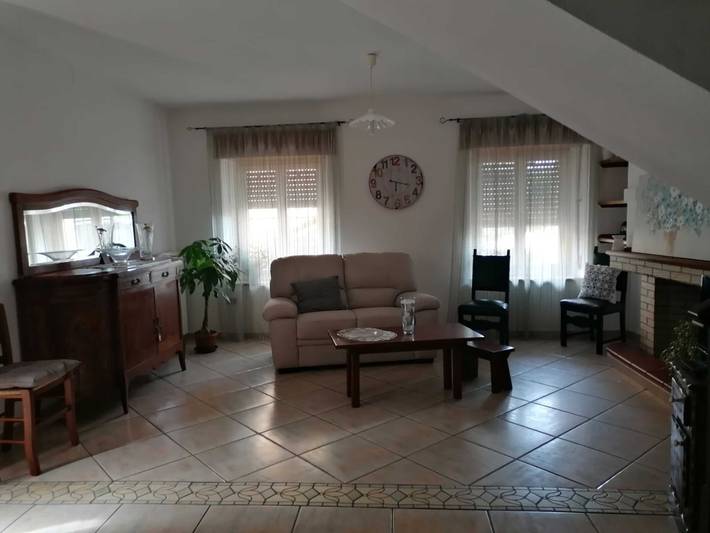 "Casa Vacanze Bau Mela". Vista sulle montagne e giardino in comune in Villanova Strisaili, Villagrande Strisaili