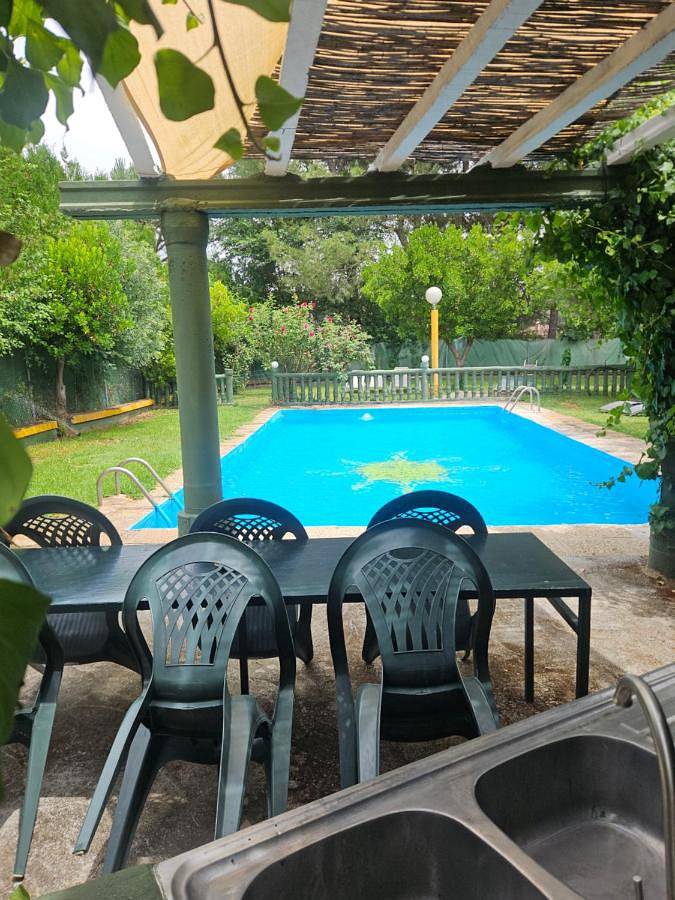 Chalet para 6 personas, con vistas además de jardín y piscina - 1