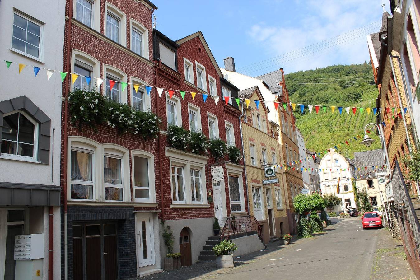 Ganze Ferienwohnung, Studio "Haus Budinger" mit Bergblick in Alf, Traben-Trarbach und Umbegung