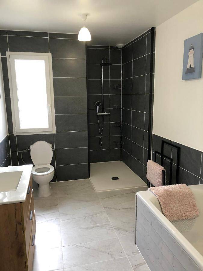 Location de vacances pour 8 personnes, avec vue ainsi que jardin et piscine dans Gorre - 2