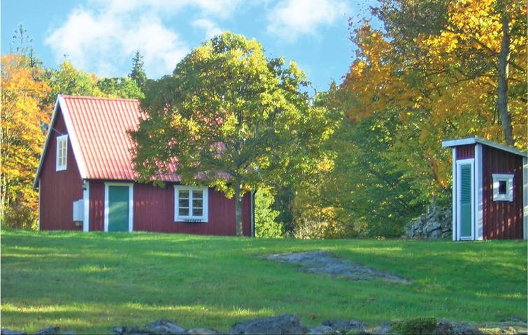 Hus för 6 Personer med trädgård in Svenska Östersjön