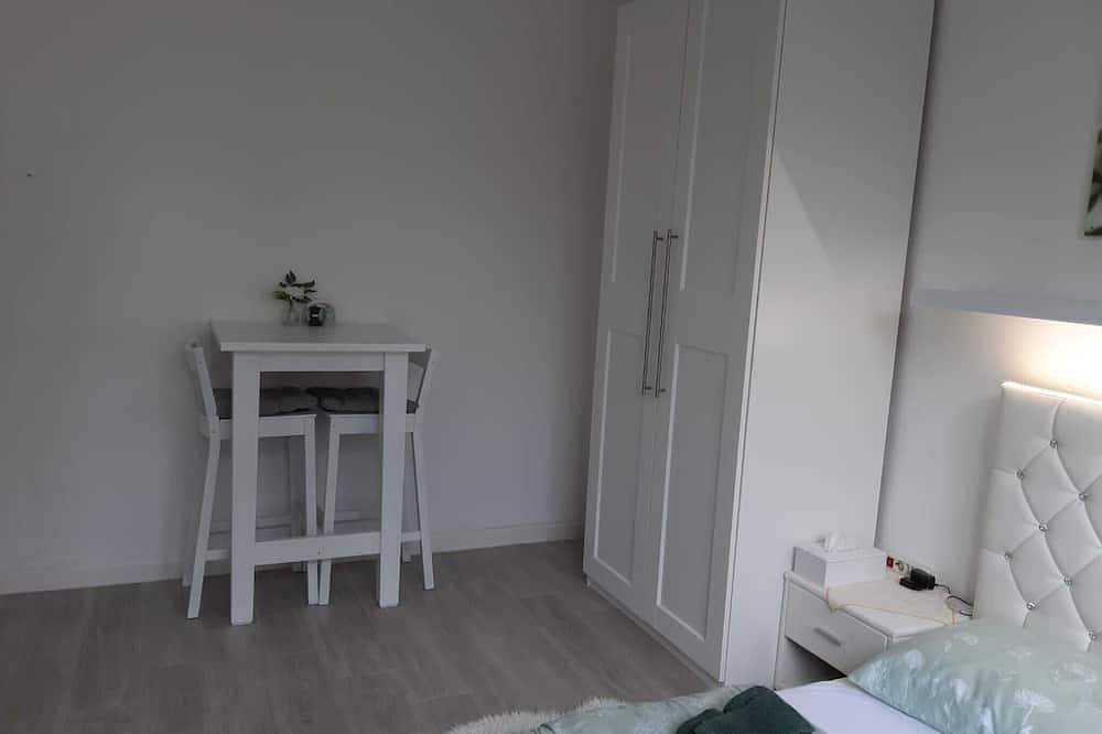 Appartement entier, \"Zen Olive Guest Room – Private room in a shared apartment\" in Anvers, Région d'Anvers
