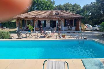 Gîte pour 6 personnes, avec piscine à Grambois