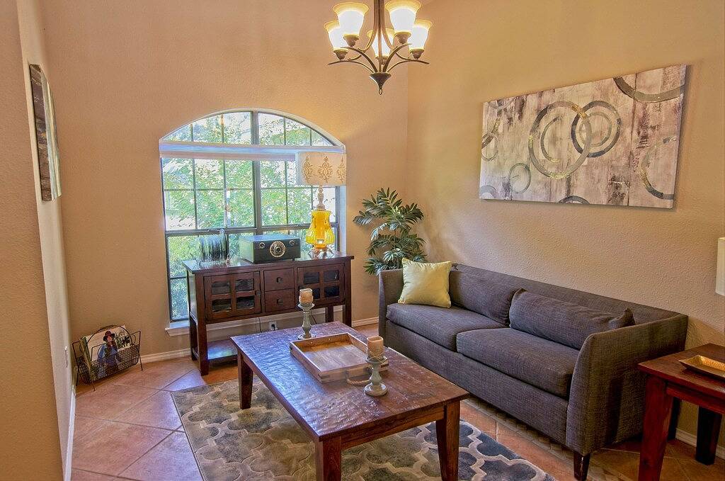 Vrbo Home Away Paradise Getaway House- With Pool and Hot Tub! in Dessau TX, Pflugerville