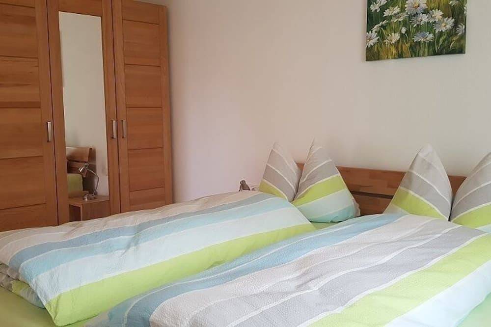 Ganze Wohnung, Gemütliches Ferienhaus (75 m2) mit offener Galerie und Terrasse in Weigenheim, Fränkisches Weinland